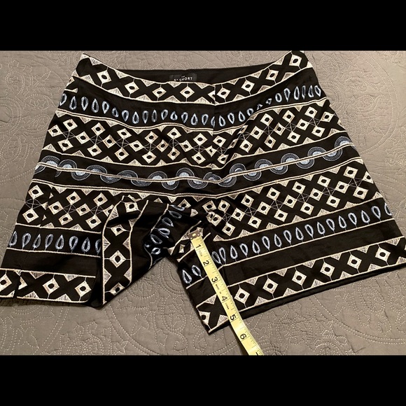 White House Black Market cute shorts! - Picture 2 of 5